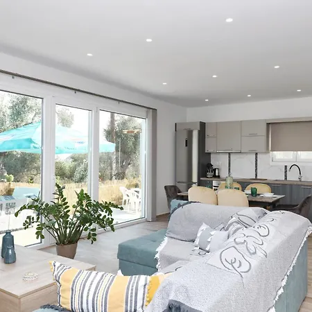Iris - Paws Getaway Apartment Skopelos Town