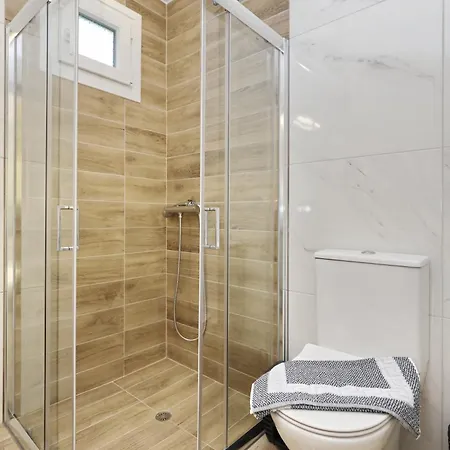 Iris - Paws Getaway Apartment