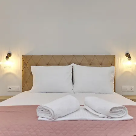 Iris - Paws Getaway * Skopelos Town