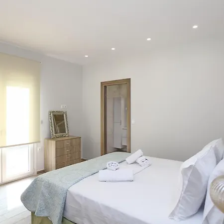 Iris - Paws Getaway Skopelos Town