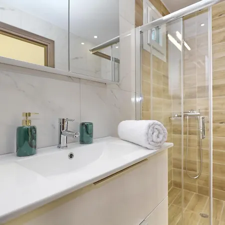 Iris - Paws Getaway Apartment