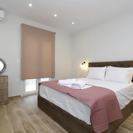 Iris - Paws Getaway Apartment Skopelos Town