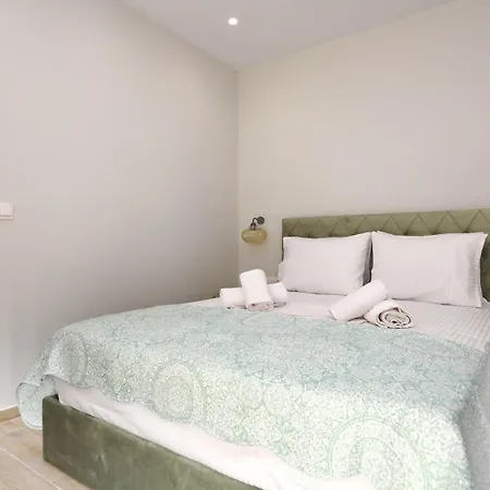 Iris - Paws Getaway Apartment Skopelos Town