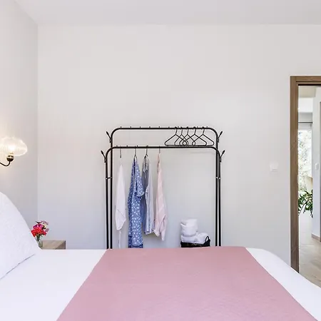 Apartment Iris - Paws Getaway Skopelos Town