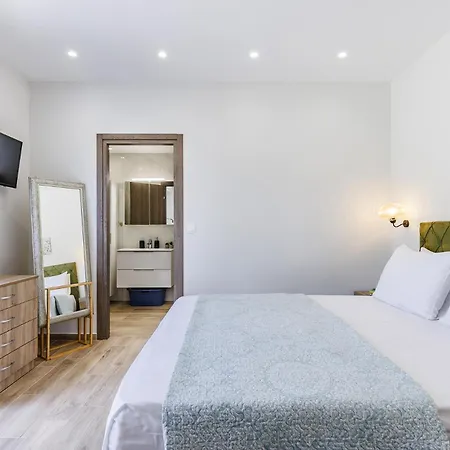 Iris - Paws Getaway Apartment