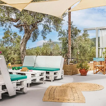 Iris - Paws Getaway Apartment Skopelos Town
