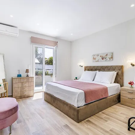 Iris - Paws Getaway Apartment *
